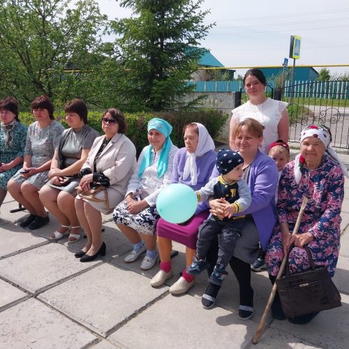 Выпускники бывают и маленькие: в Татарско-Безднинской начальной школе-садике прозвенел последний звонок