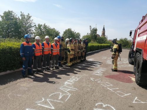 «Горит» спортзал Дрожжановского лицея: условный пожар в помещении спортзала с пострадавшим