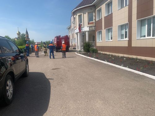 «Горит» спортзал Дрожжановского лицея: условный пожар в помещении спортзала с пострадавшим