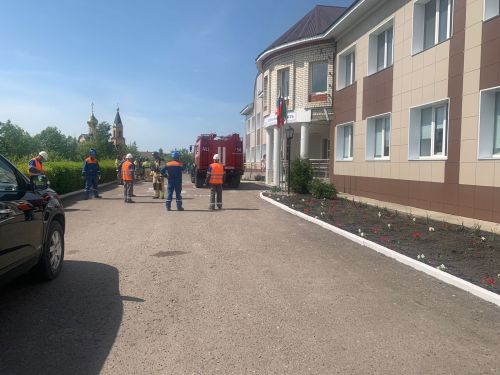 «Горит» спортзал Дрожжановского лицея: условный пожар в помещении спортзала с пострадавшим