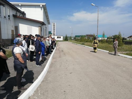 «Горит» спортзал Дрожжановского лицея: условный пожар в помещении спортзала с пострадавшим