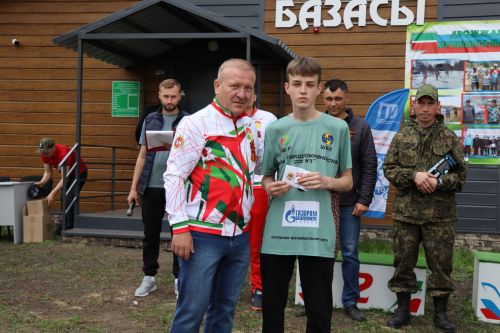 Глава Дрожжановского района Марат Гафаров вручил золотые знаки отличия ГТО