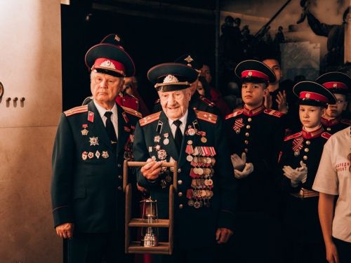 Святой огонь Победы: участнику Великой Отечественной войны Алексею Комлеву вручили «Огонь памяти»