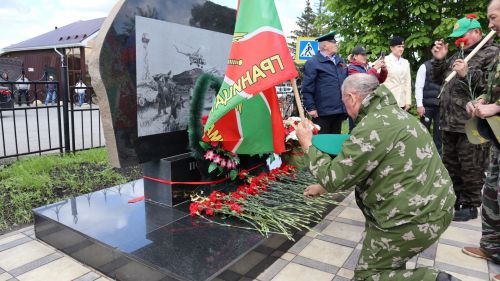 «Пограничникам всех поколений» посвящается: в Дрожжановском районе открыт памятник пограничникам