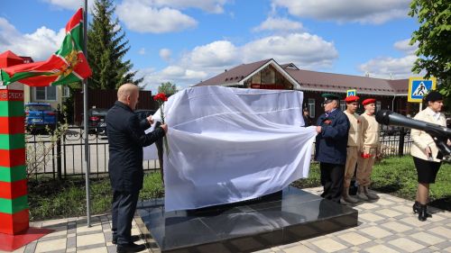 «Пограничникам всех поколений» посвящается: в Дрожжановском районе открыт памятник пограничникам