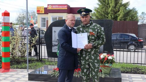 «Пограничникам всех поколений» посвящается: в Дрожжановском районе открыт памятник пограничникам