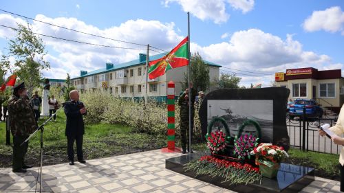«Пограничникам всех поколений» посвящается: в Дрожжановском районе открыт памятник пограничникам