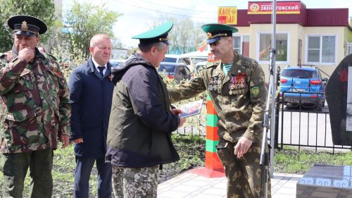 «Пограничникам всех поколений» посвящается: в Дрожжановском районе открыт памятник пограничникам