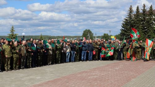 «Пограничникам всех поколений» посвящается: в Дрожжановском районе открыт памятник пограничникам