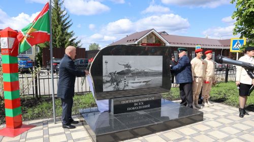 «Пограничникам всех поколений» посвящается: в Дрожжановском районе открыт памятник пограничникам
