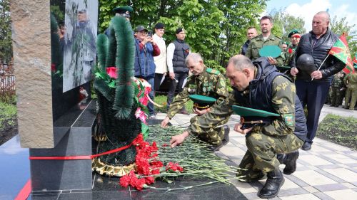 «Пограничникам всех поколений» посвящается: в Дрожжановском районе открыт памятник пограничникам