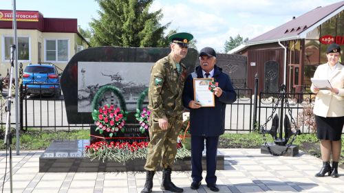 «Пограничникам всех поколений» посвящается: в Дрожжановском районе открыт памятник пограничникам