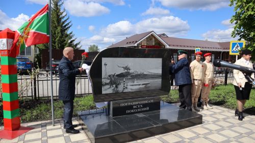 «Пограничникам всех поколений» посвящается: в Дрожжановском районе открыт памятник пограничникам