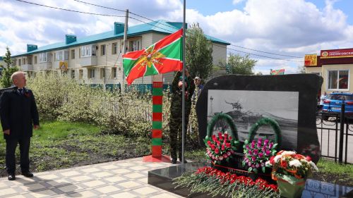 «Пограничникам всех поколений» посвящается: в Дрожжановском районе открыт памятник пограничникам