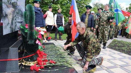 «Пограничникам всех поколений» посвящается: в Дрожжановском районе открыт памятник пограничникам