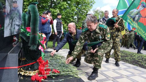 «Пограничникам всех поколений» посвящается: в Дрожжановском районе открыт памятник пограничникам