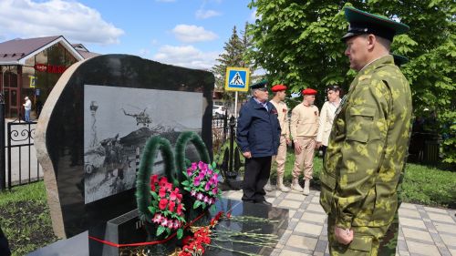«Пограничникам всех поколений» посвящается: в Дрожжановском районе открыт памятник пограничникам