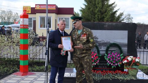 «Пограничникам всех поколений» посвящается: в Дрожжановском районе открыт памятник пограничникам