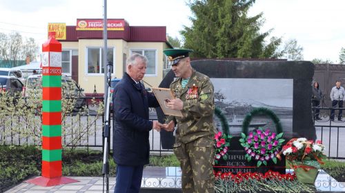 «Пограничникам всех поколений» посвящается: в Дрожжановском районе открыт памятник пограничникам