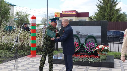 «Пограничникам всех поколений» посвящается: в Дрожжановском районе открыт памятник пограничникам