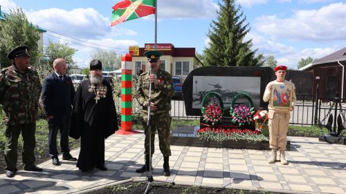 «Пограничникам всех поколений» посвящается: в Дрожжановском районе открыт памятник пограничникам