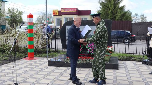 «Пограничникам всех поколений» посвящается: в Дрожжановском районе открыт памятник пограничникам