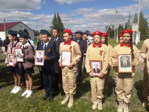 Пока мы живы их подвиг в наших сердцах: торжественное мероприятие в Старых Чукалах прошло у памятника павшим воинам