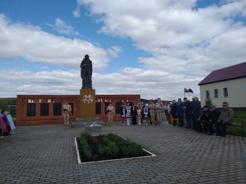 В канун Дня Победы в селе Матаки Дрожжановского района прошел митинг
