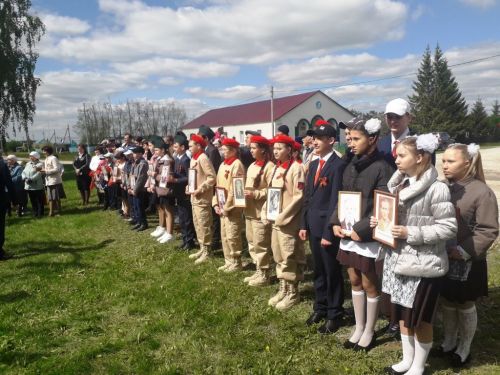 Пока мы живы их подвиг в наших сердцах: торжественное мероприятие в Старых Чукалах прошло у памятника павшим воинам