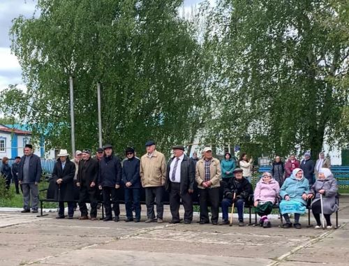 Помним: у мемориала Победы в селе Старое Шаймурзино состоялся торжественный митинг, посвященный 78-й годовщине Победы в Великой Отечественной войне