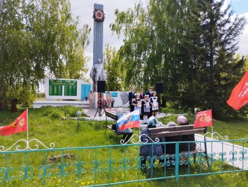 Пока мы живы их подвиг в наших сердцах: торжественное мероприятие в Старых Чукалах прошло у памятника павшим воинам