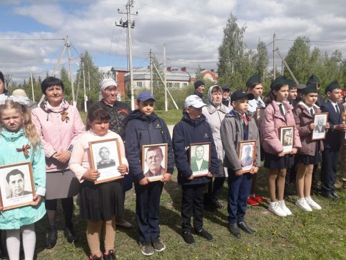 Пока мы живы их подвиг в наших сердцах: торжественное мероприятие в Старых Чукалах прошло у памятника павшим воинам
