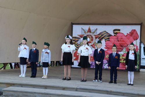 Праздничная программа 9 мая в Дрожжаном завершилась вальсом и салютом Победы