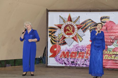 Праздничная программа 9 мая в Дрожжаном завершилась вальсом и салютом Победы