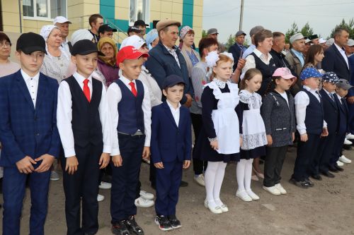 В селе Нижние Каракитяны Дрожжановского района открыли мемориал бойцу, погибшему на СВО