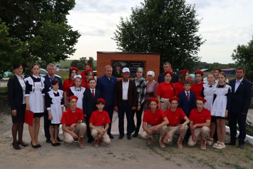 В селе Нижние Каракитяны Дрожжановского района открыли мемориал бойцу, погибшему на СВО