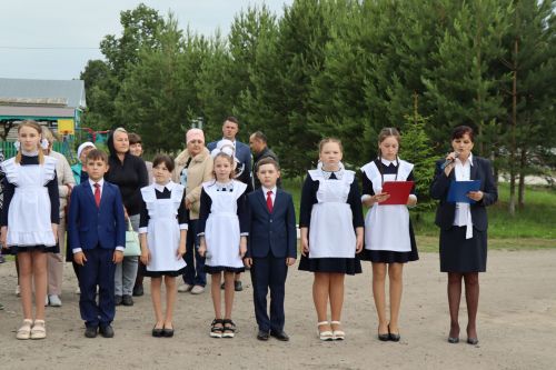 В селе Нижние Каракитяны Дрожжановского района открыли мемориал бойцу, погибшему на СВО