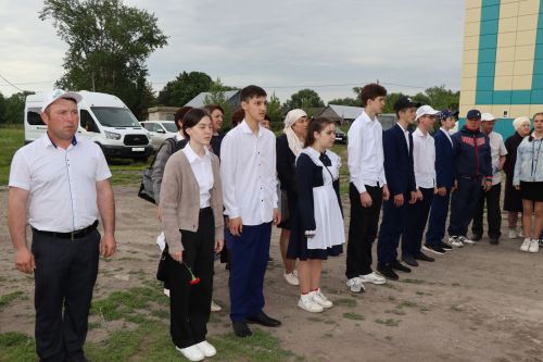 В селе Нижние Каракитяны Дрожжановского района открыли мемориал бойцу, погибшему на СВО
