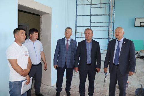 Депутат Госдумы РФ и депутат Госсовета Татарстана посетили Дрожжановский район