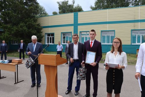 Выпускникам Дрожжановского техникума вручили дипломы