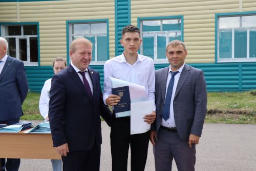 Выпускникам Дрожжановского техникума вручили дипломы