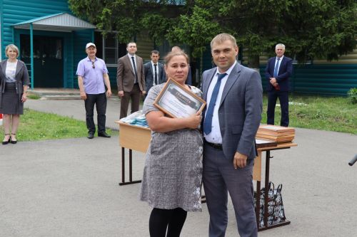 Выпускникам Дрожжановского техникума вручили дипломы