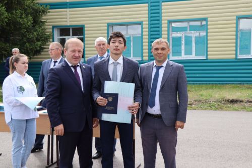 Выпускникам Дрожжановского техникума вручили дипломы
