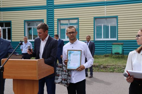 Выпускникам Дрожжановского техникума вручили дипломы