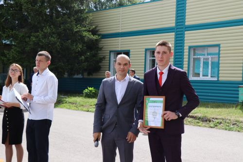 Выпускникам Дрожжановского техникума вручили дипломы