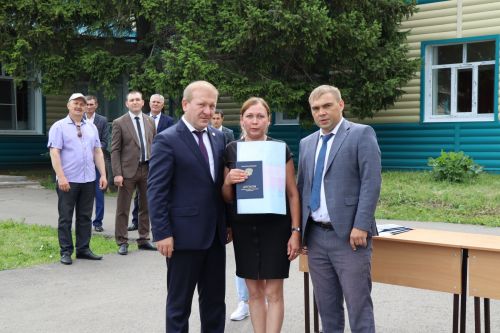 Выпускникам Дрожжановского техникума вручили дипломы