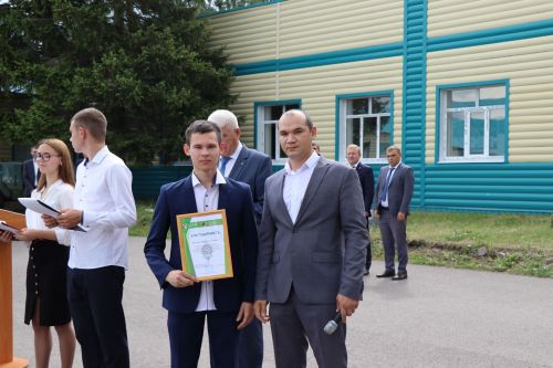 Выпускникам Дрожжановского техникума вручили дипломы