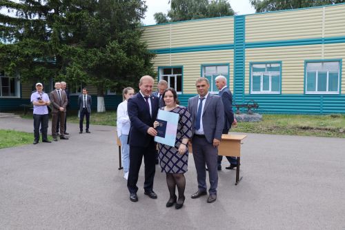 Выпускникам Дрожжановского техникума вручили дипломы