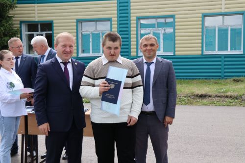 Выпускникам Дрожжановского техникума вручили дипломы