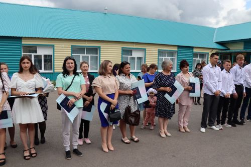 Выпускникам Дрожжановского техникума вручили дипломы